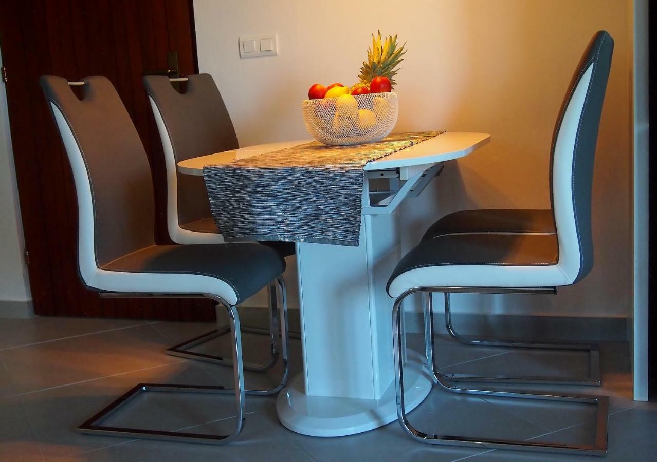 Apartmani Porat Malinska Ngoại thất bức ảnh